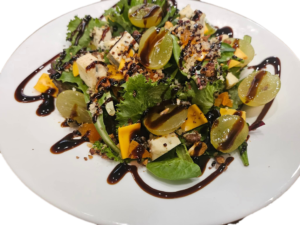 Салата грозде със сирена